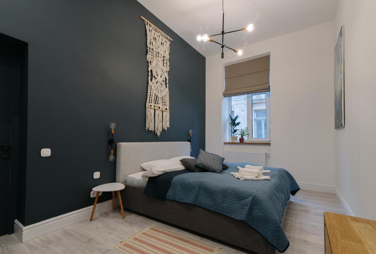 Apartment on Mikhalcuk Lviv Buitenkant foto