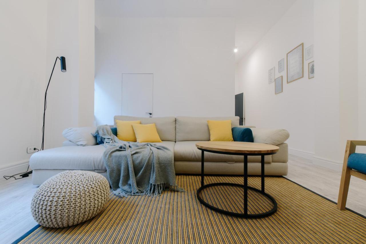 Apartment on Mikhalcuk Lviv Buitenkant foto